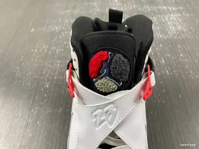 HYPE Bugs Bunny Retro (2013) 305381-103 8 Air Jordan 0422